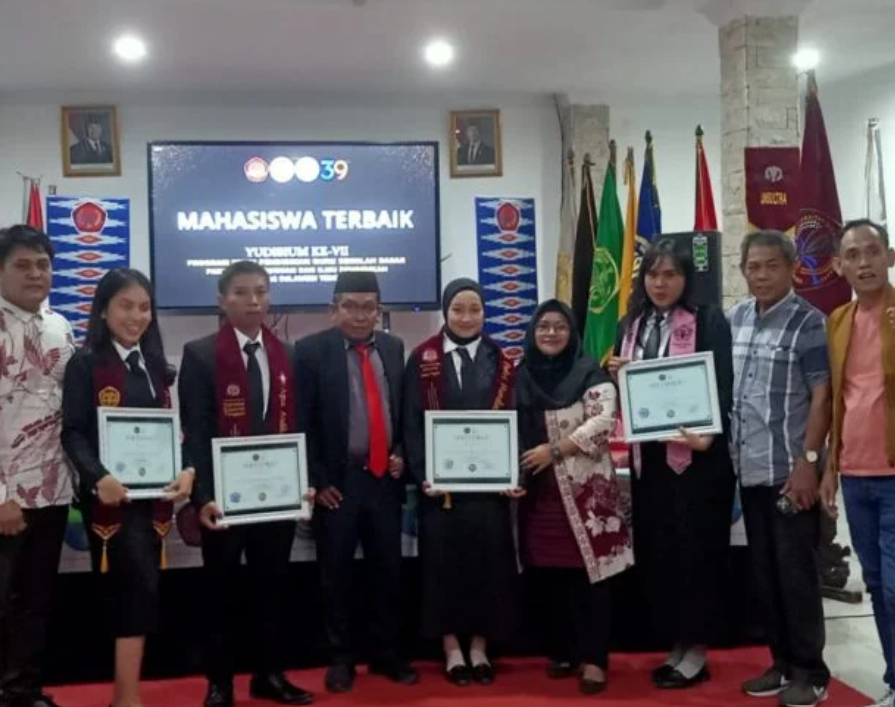 Dekan FKIP, PGSD Tekankan Profesionalisme, Pengabdian, dan Kontribusi Global pada Yudisium Sarjana PGSD